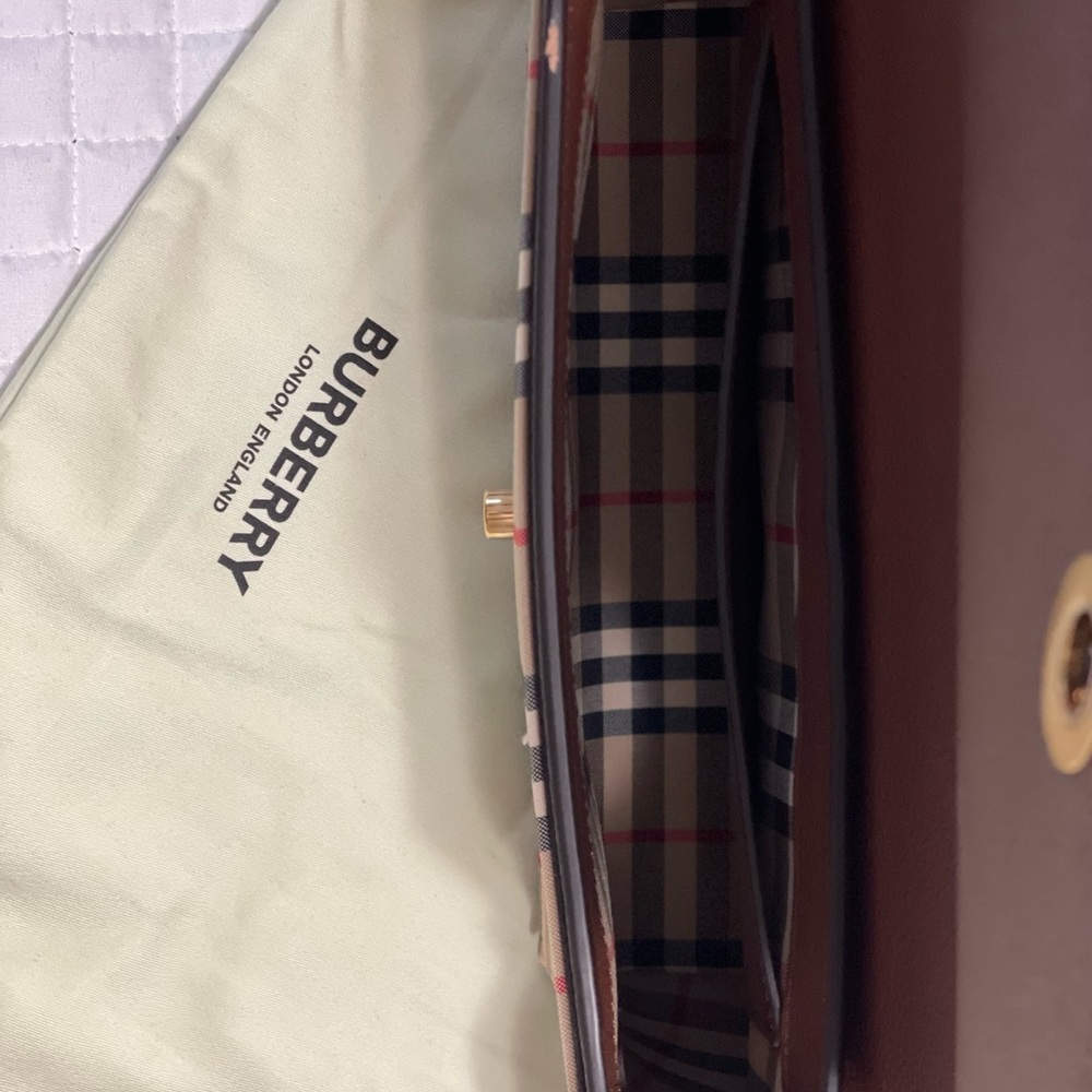 Burberry
Note Medium Vintage Check & Leather Crossbody Bag with Logo Web Strap - Picture 3 of 3